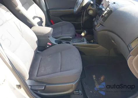 2011 Hyundai Elantra Touring Gls z USA, uszkodzony, nr VIN KMHDC8AE8BU124042